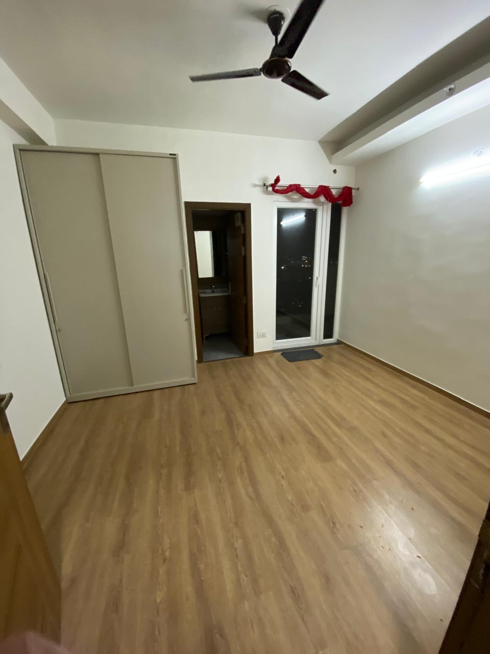 2.5 BHK + Pooja Room Apartment For Rent in Shree Vardhman Victoria