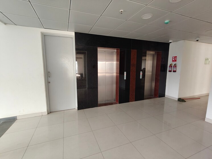 Room, mylapore Commercial Office Space in IT/SEZ 7200 Sq.Ft. In Mylapore Chennai 9012809