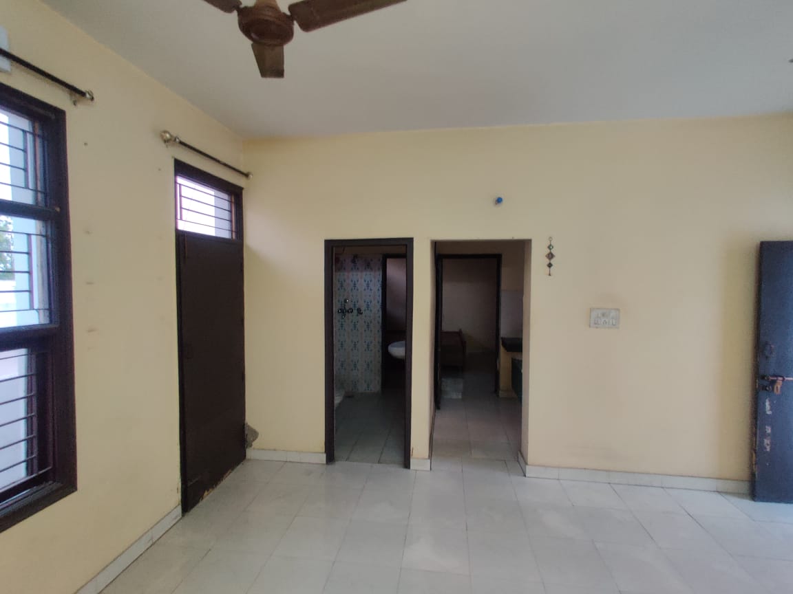 1 BHK Independent House For Rent in Sector 8
