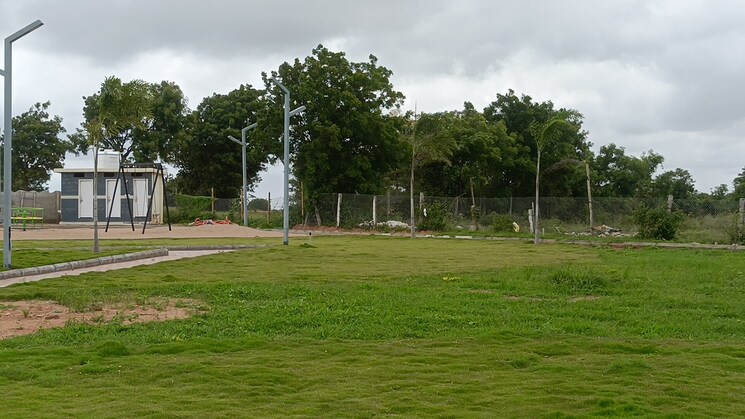 Garden, arising-peacock-valley  200 Sq.Yd. Plot In Chellampalle Hyderabad 9012815