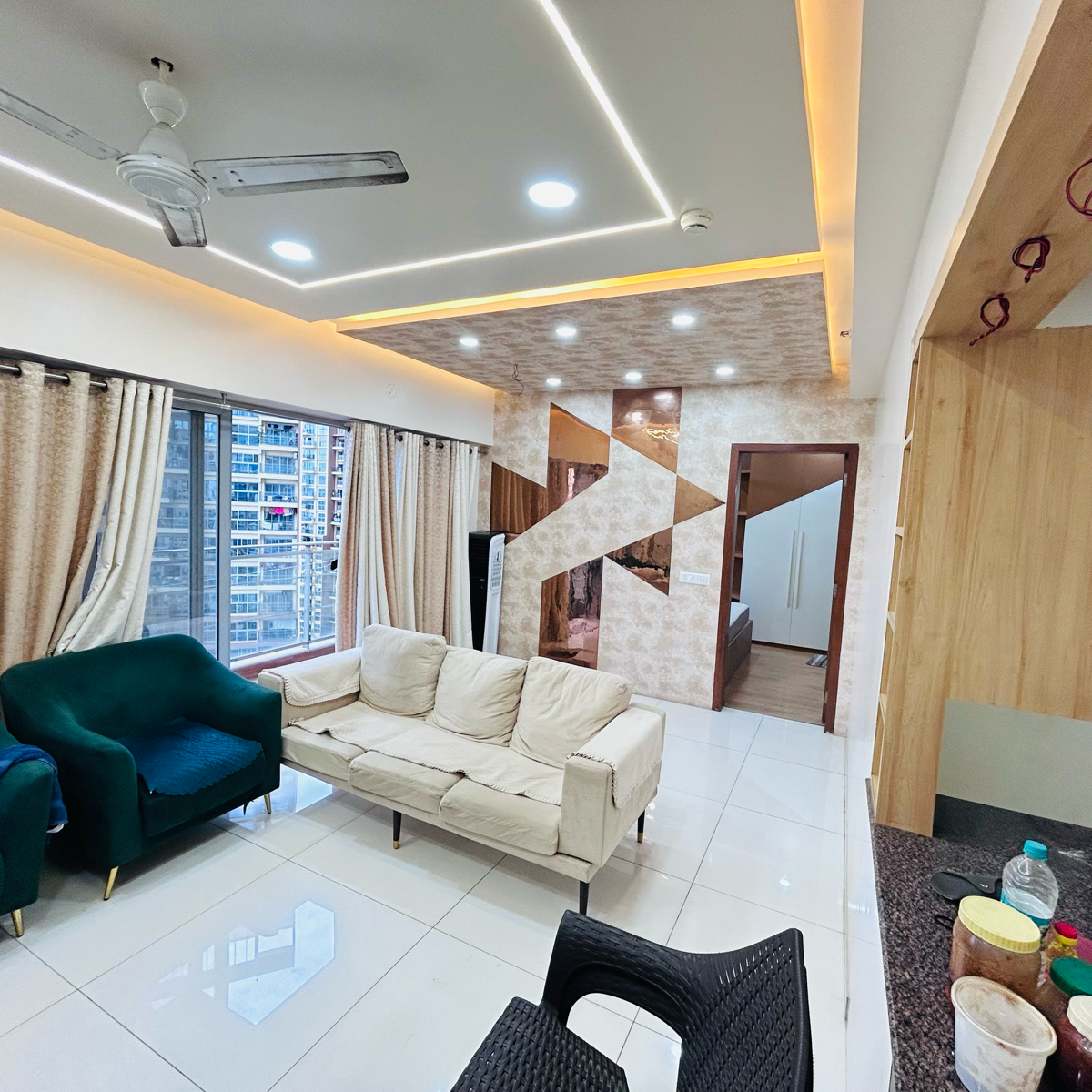 2 BHK Apartment For Rent in Amanora Adreno Towers