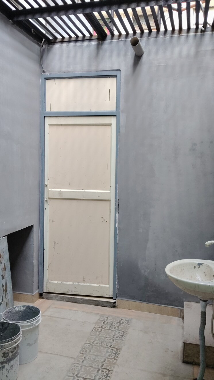 Bathroom, sector 3 Commercial Office Space 1500 Sq.Ft. In Sector 3 Noida 9012824