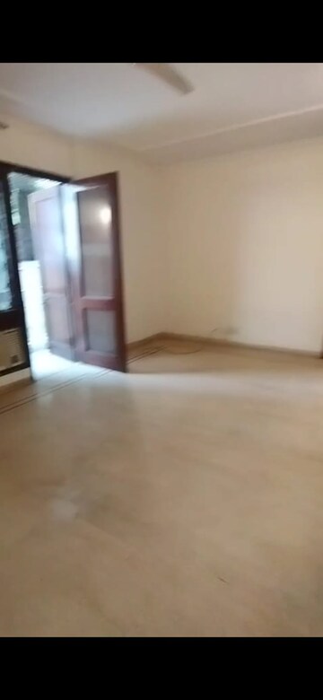 Room in 4 BHK Apartment at Sarvodaya Enclave – for Rent