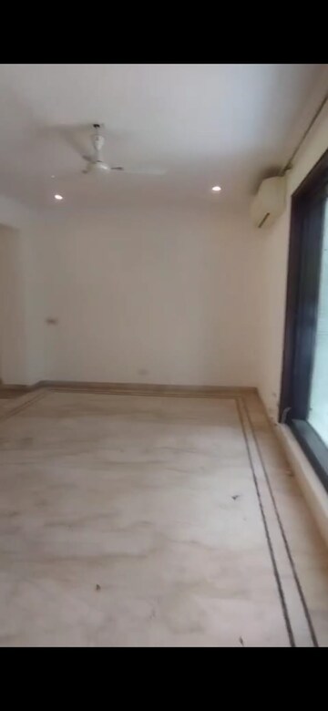 Room in 4 BHK Apartment at Sarvodaya Enclave – for Rent