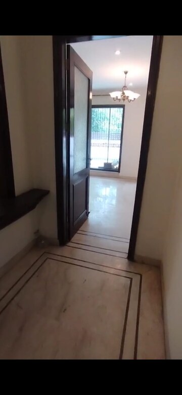 Room in 4 BHK Apartment at Sarvodaya Enclave – for Rent