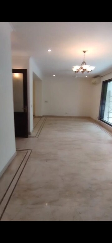 Room in 4 BHK Apartment at Sarvodaya Enclave – for Rent