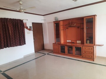 Room in 2 BHK Apartment at Gera Foliage, Viman Nagar – for Rent