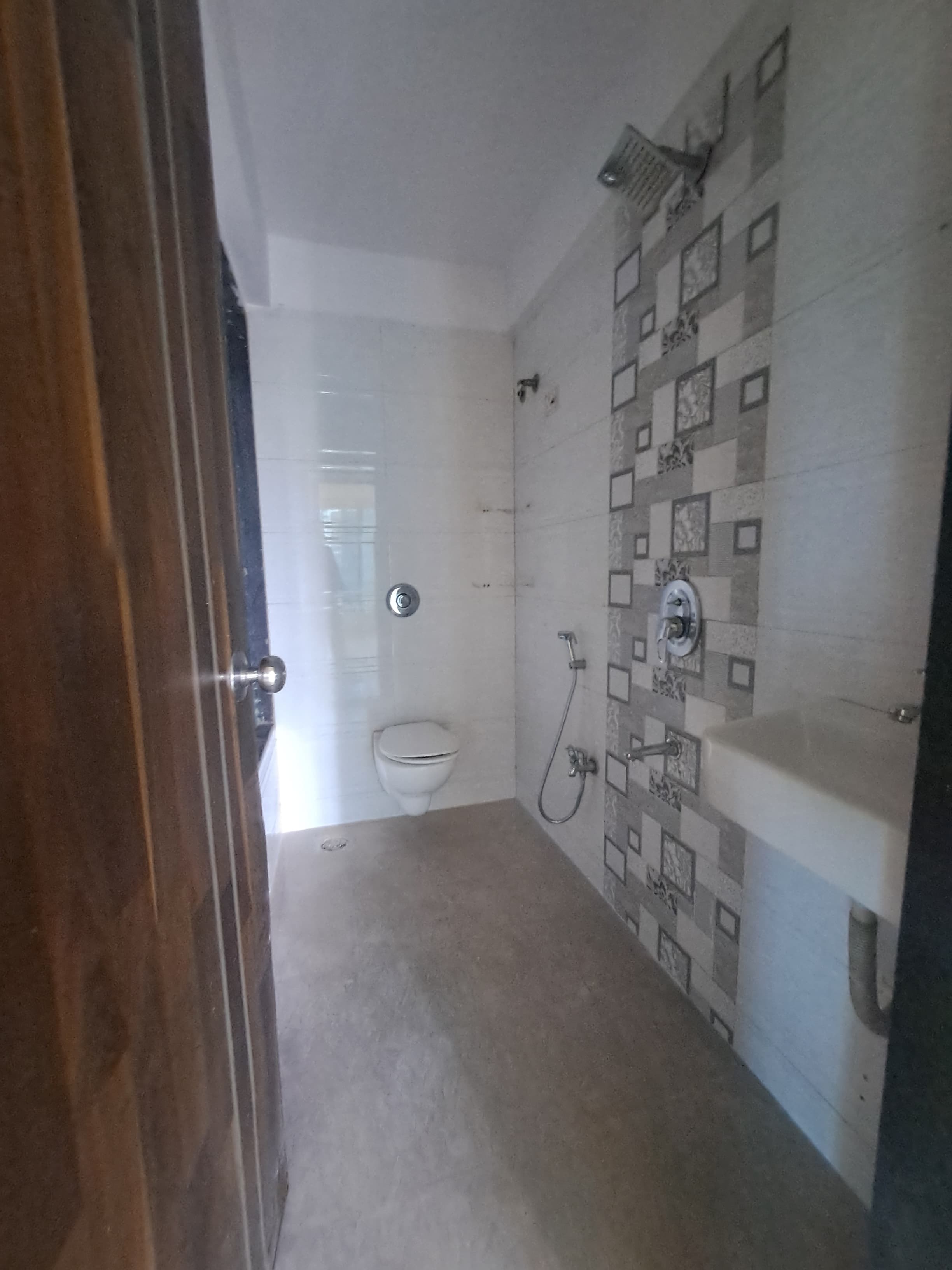 2 BHK + Extra Room Apartment For Rent in Shreeji Aradhan