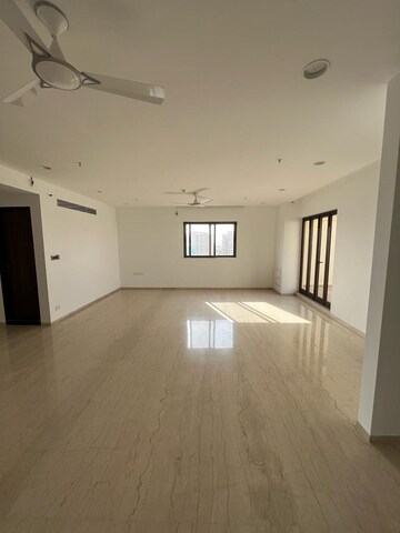 Room in 3 BHK Apartment at Kolte Patil Stargaze, Bavdhan – for Rent