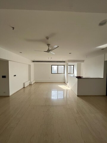Room in 3 BHK Apartment at Kolte Patil Stargaze, Bavdhan – for Rent
