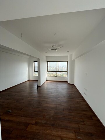 Room in 3 BHK Apartment at Kolte Patil Stargaze, Bavdhan – for Rent