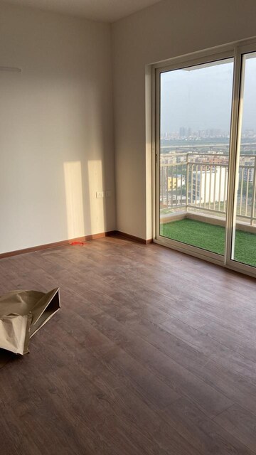 Room in 3 BHK Apartment at Shapoorji Pallonji Joyville Gurgaon, Sector 102 – for Rent