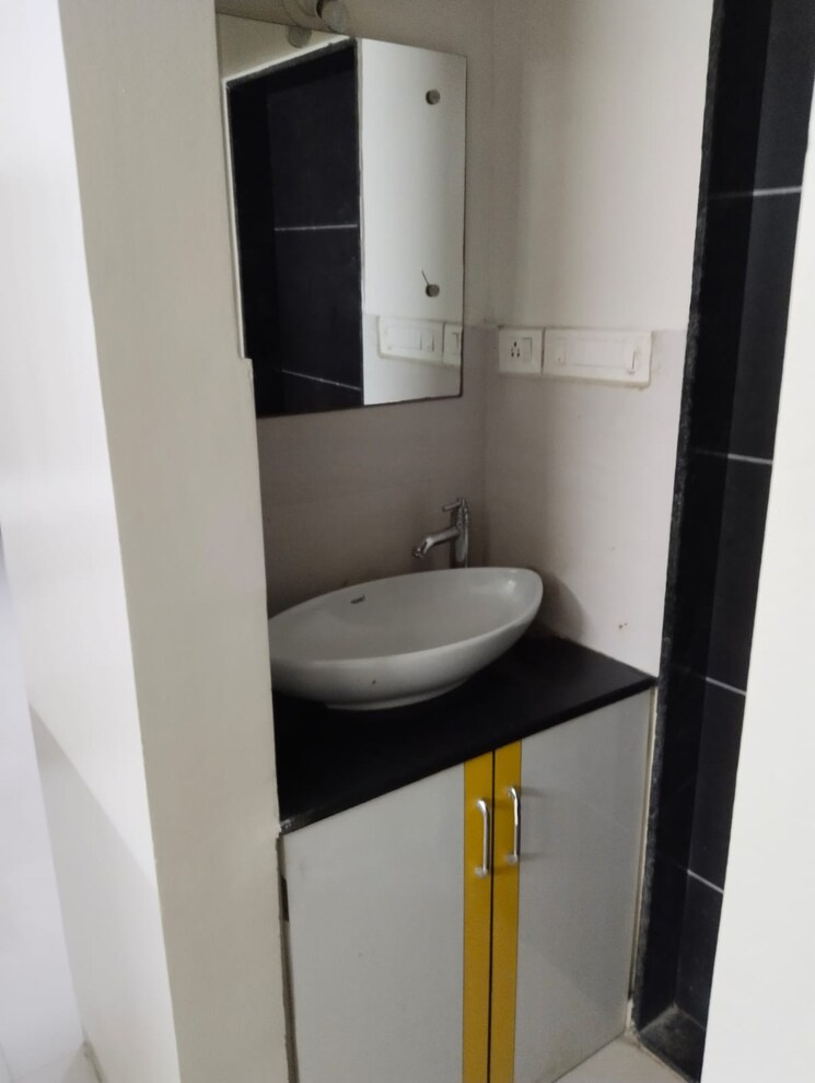 Bathroom, prime-space-utsav-homes 1 Bedroom 700 Sq.Ft. Apartment In Bavdhan Pune 9012996