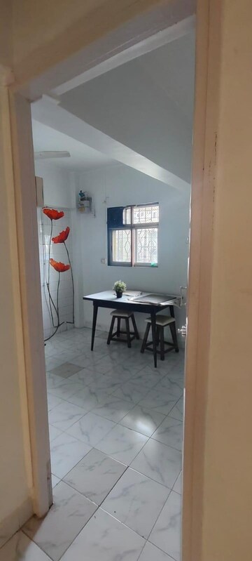 Room in 2 BHK Apartment at Amboli – for Rent
