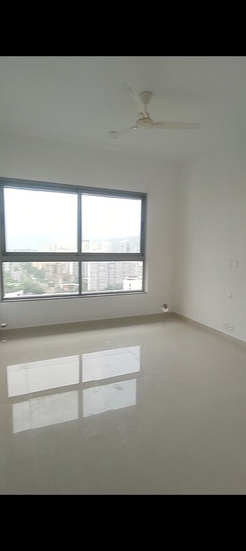 Room in 2 BHK Apartment at Kalpataru Immensa C, Kolshet Road – for Rent