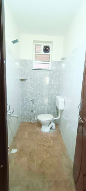 Bathroom in 2 BHK Apartment at Mehdipatnam – for Rent