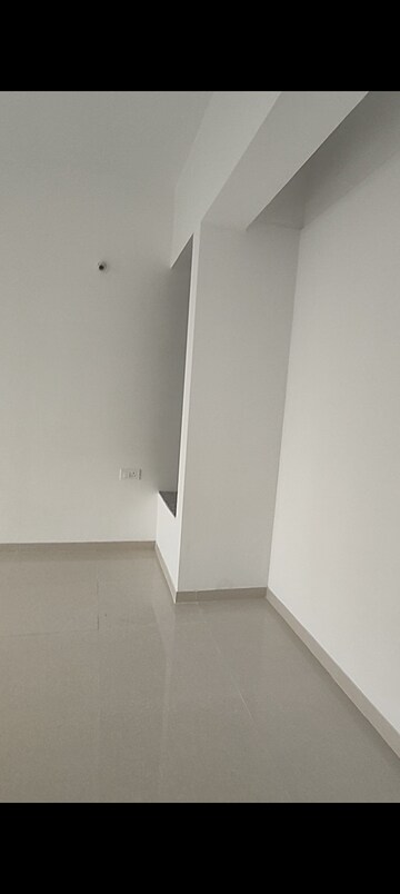 Furnished Amenities in 2 BHK Apartment at Kalpataru Immensa C, Kolshet Road – for Rent
