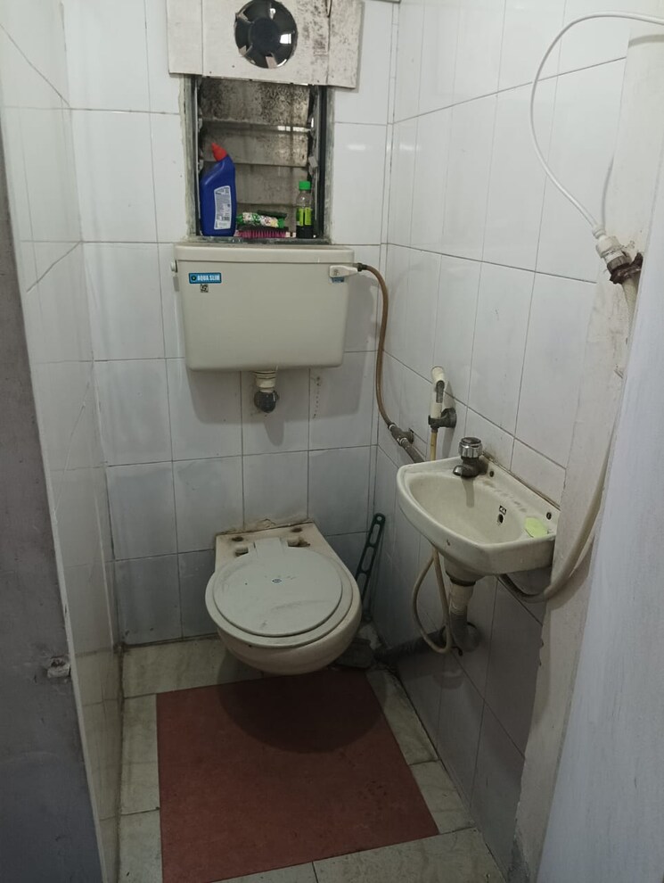 Bathroom, haware-intelligentia-business-park Commercial Office Space 280 Sq.Ft. In Vashi Sector 24 Navi Mumbai 9013084