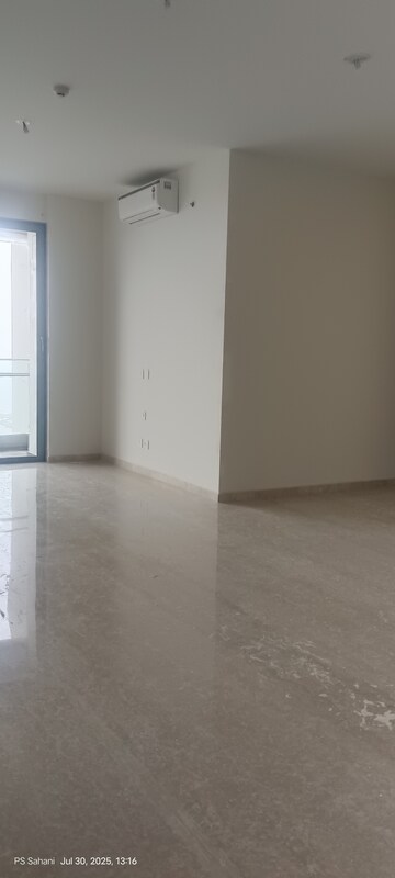 Room in 3 BHK Apartment at Piramal Aranya, Byculla – for Rent