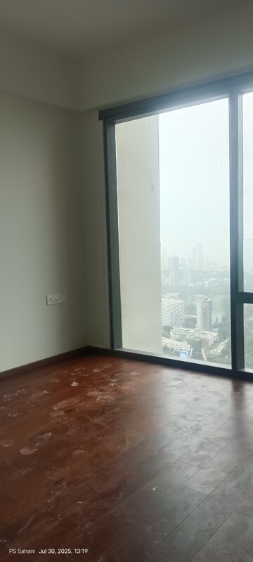 Room in 3 BHK Apartment at Piramal Aranya, Byculla – for Rent