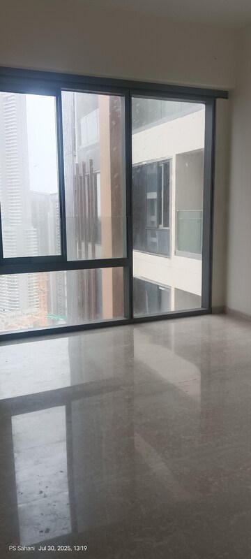 Room in 3 BHK Apartment at Piramal Aranya, Byculla – for Rent