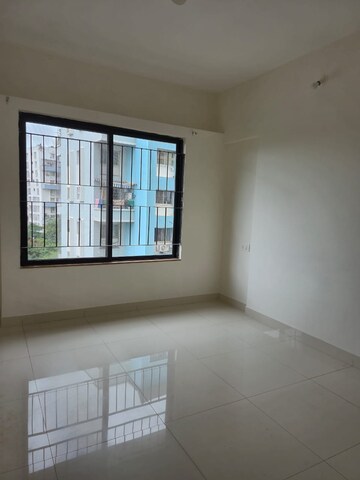 Room in 2 BHK Apartment at Kumar Palaash A, Wadgaon Sheri – for Rent