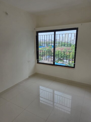 Room in 2 BHK Apartment at Kumar Palaash A, Wadgaon Sheri – for Rent