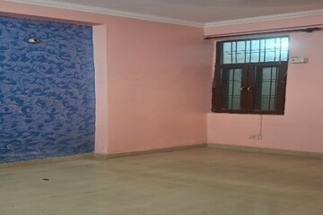 Room in 2 BHK Builder Floor at Vaishali Sector 6 – for Rent