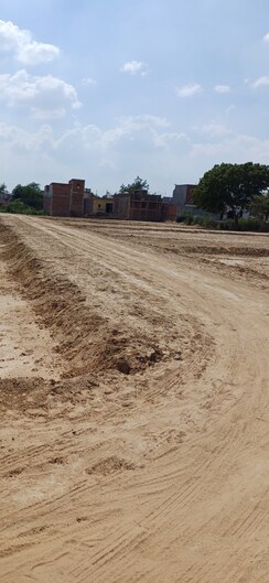 Plot For Sale in Dheeraj Nagar