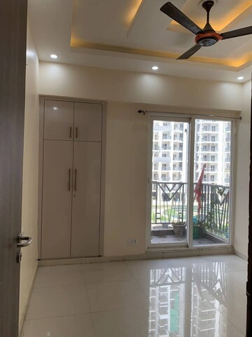 Room in 3 BHK Apartment at Gaur Saundaryam, Tech Zone 4 Greater Noida – for Rent