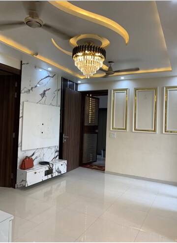 Room in 3 BHK Apartment at Gaur Saundaryam, Tech Zone 4 Greater Noida – for Rent