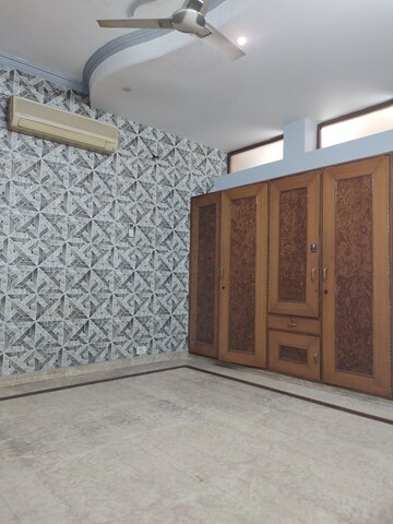 Furnished Amenities in 3 BHK Builder Floor at East Of Kailash – for Rent