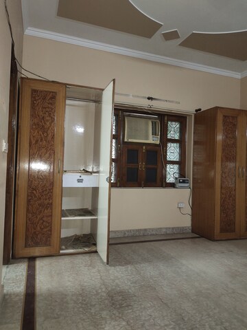 Furnished Amenities in 3 BHK Builder Floor at East Of Kailash – for Rent