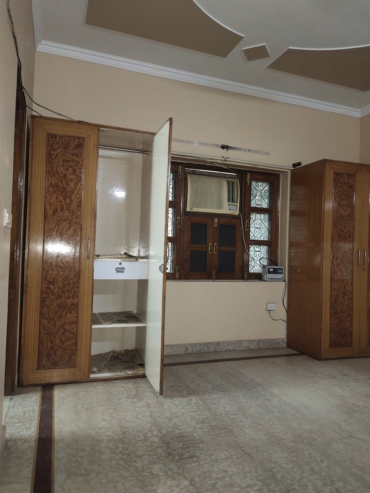 undefined, east of kailash 3 Bedroom 1800 Sq.Ft. Builder Floor In East Of Kailash Delhi 9013285