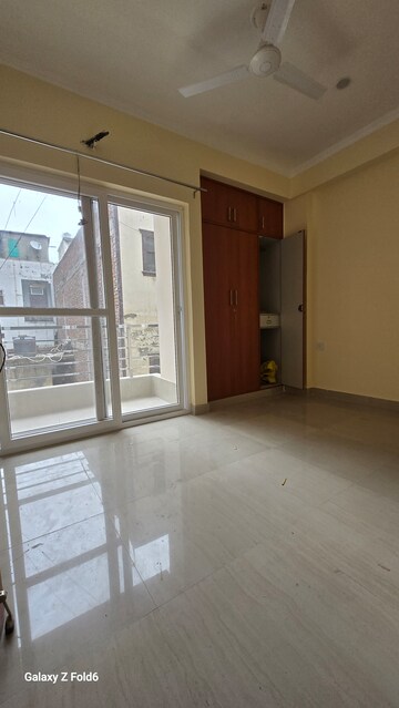 Furnished Amenities in 2 BHK Builder Floor at Palm Residency Chhatarpur, Chattarpur – for Rent