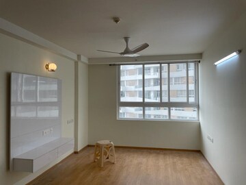 Room in 2 BHK Apartment at Mantri Lithos, Thanisandra – for Rent