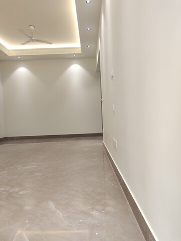 Furnished Amenities in 3 BHK Builder Floor at East Of Kailash – for Sale