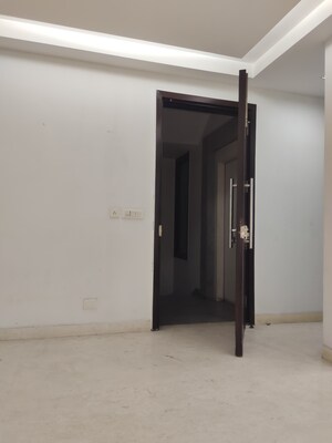 Furnished Amenities in 3 BHK Builder Floor at Greater Kailash I – for Sale