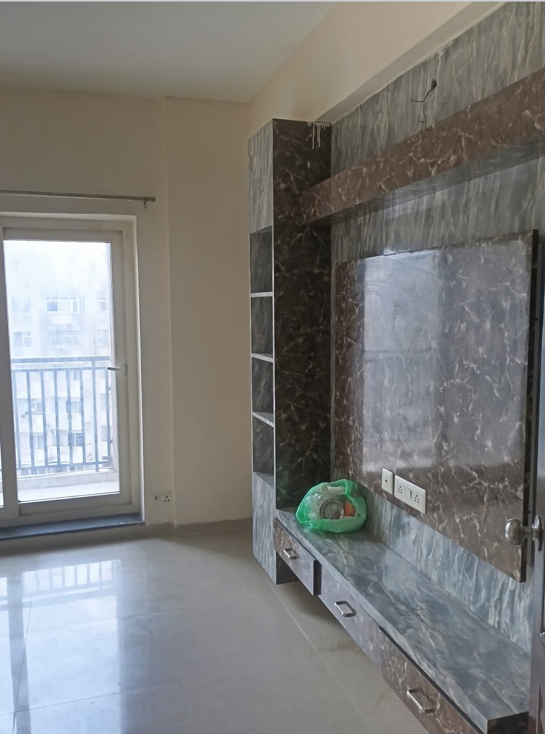 2 BHK Apartment For Rent in Shri Radha Sky Gardens