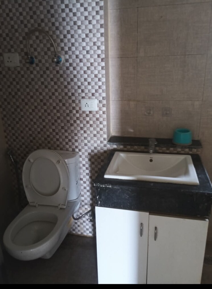 Bathroom, shri-radha-sky-gardens 2 Bedroom 1182 Sq.Ft. Apartment In Sector 16b Greater Noida Greater Noida 9013392
