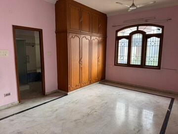 Room in 5 BHK Independent House at Hydershakote – for Rent