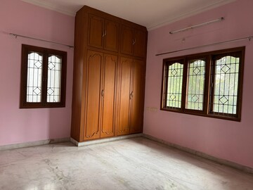 Room in 5 BHK Independent House at Hydershakote – for Rent
