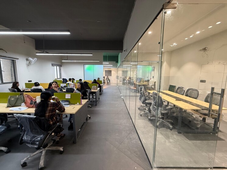  Parking, sector 3 Commercial Office Space 3000 Sq.Ft. In Sector 3 Noida 9013452