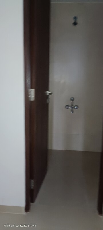 Room in 3 BHK Apartment at Piramal Mahalaxmi, Mahalaxmi – for Rent