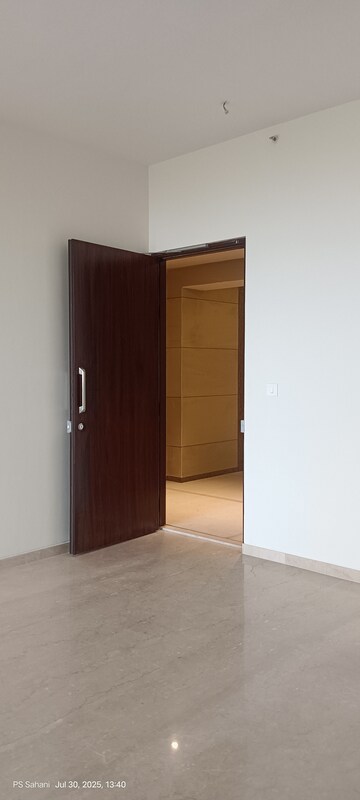 Room in 3 BHK Apartment at Piramal Mahalaxmi, Mahalaxmi – for Rent