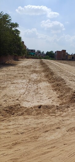 Plot For Sale in Dheeraj Nagar
