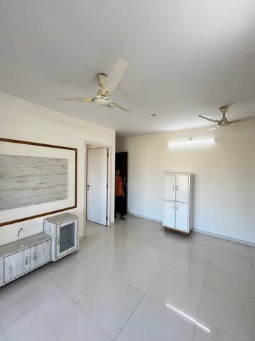 Room in 1 BHK Apartment at Dedhia Elita, Ghodbunder Road – for Rent