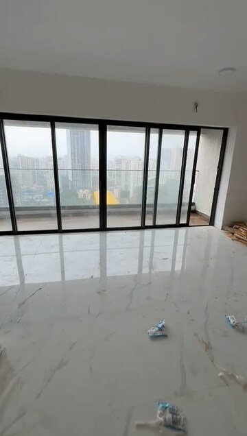 Room in 3 BHK Apartment at Level The Residences, Andheri West – for Rent