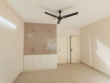 Room in 2 BHK Apartment at Prestige Finsbury Park Regent, Bagaluru – for Rent