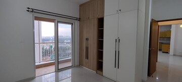Room in 2 BHK Apartment at Sobha Dream Gardens, Thanisandra Main Road – for Rent